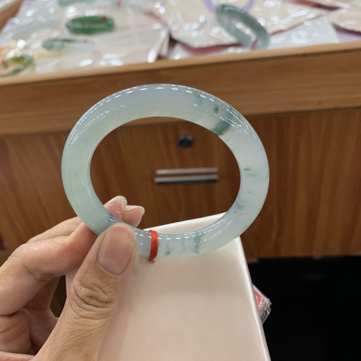 050635FN，冰飘花圆条翡翠手镯，53.5-9.5-9.6