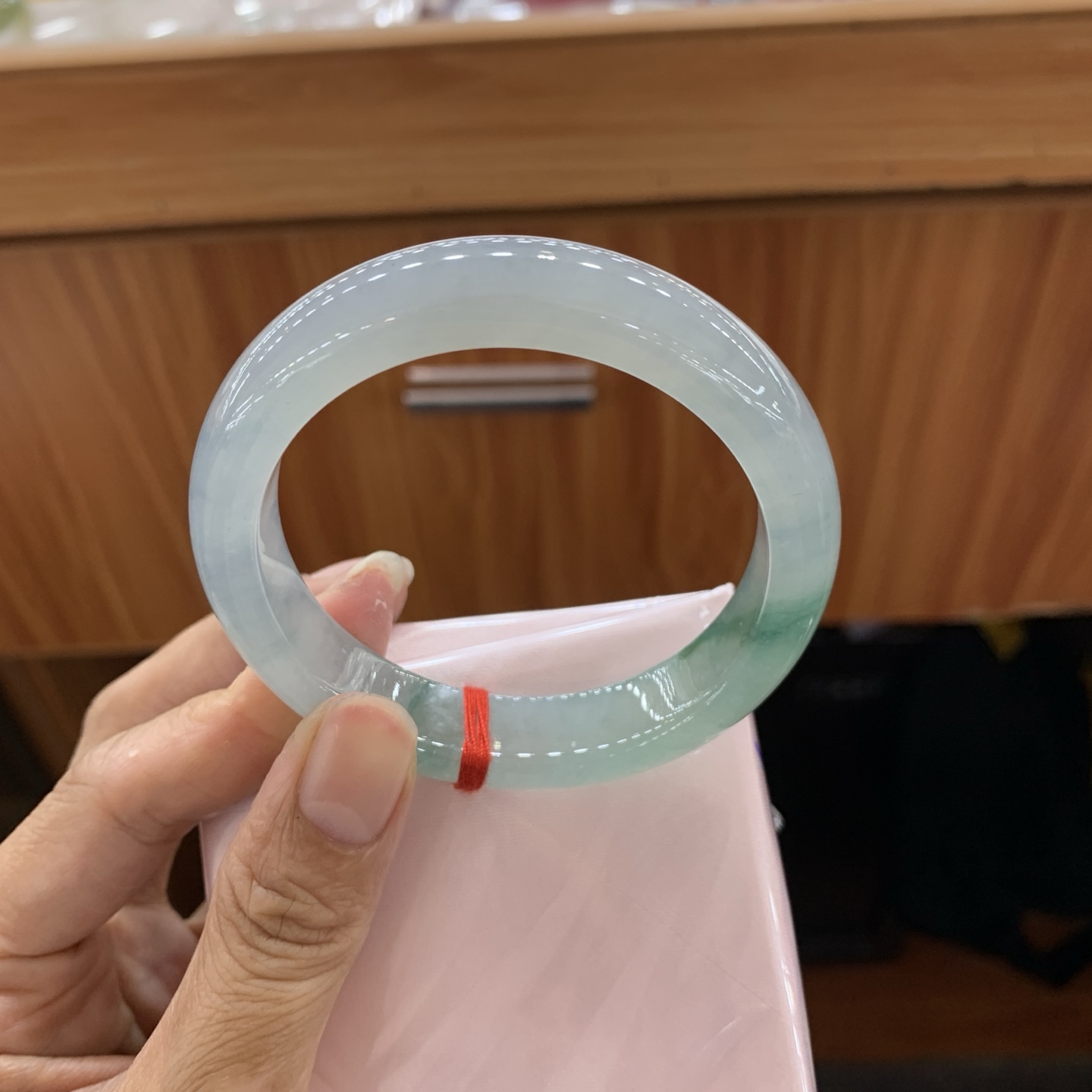 050643HT，冰飘花正圈翡翠手镯，55.6-12.5-8.6