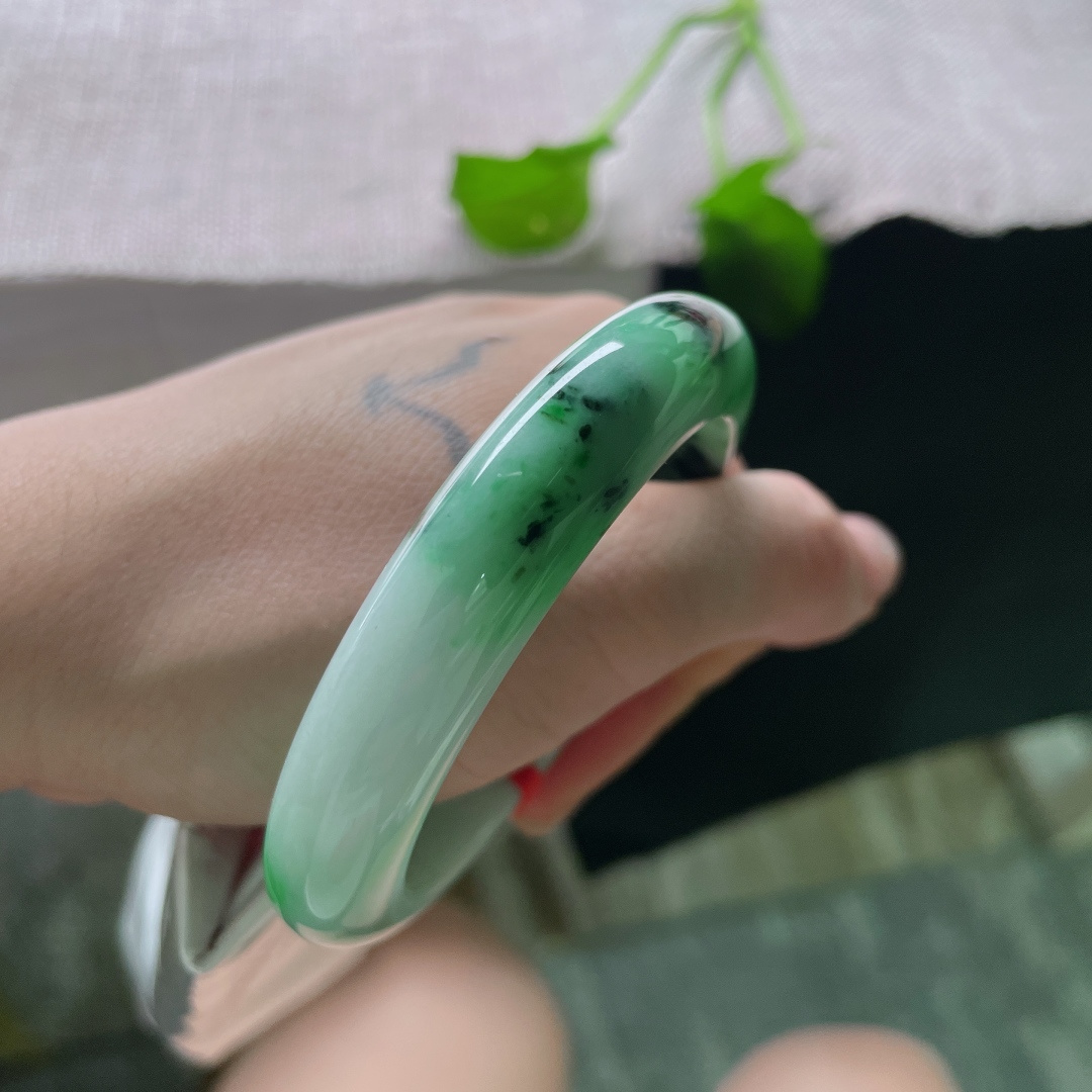 54.4/12.3/9.1，飘绿正圈，蓝绿交错，相辅相成，水头好，细润，无裂，ss50800a