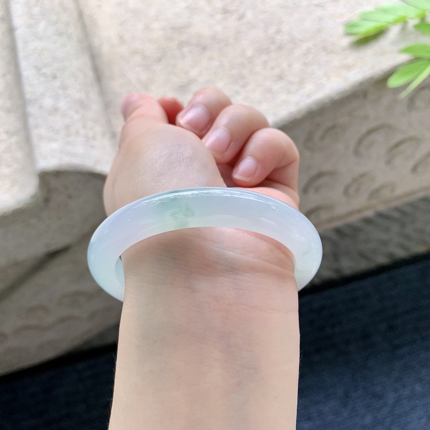 正圈54 55，圈口55/10/8.4，编码FL052469，冰糯春彩，水润，种老，打灯有纹线