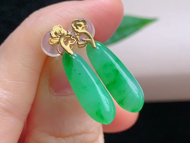 ️ 18K金伴钻福瓜耳环，尺寸22.4/17.5/2.8mm，包A附证书