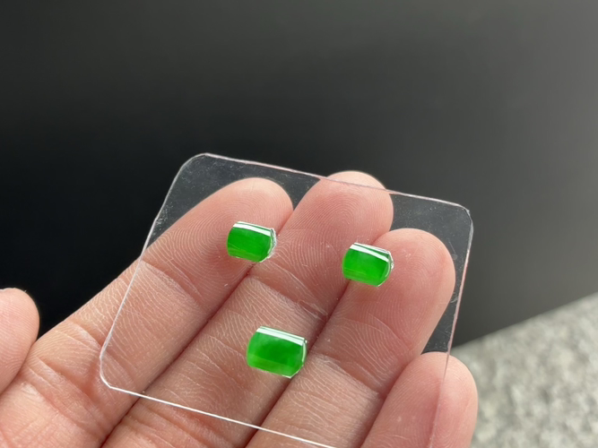 ️ 绿马鞍一手，尺寸7×5.2×2.2/6.4×5.2×1.9