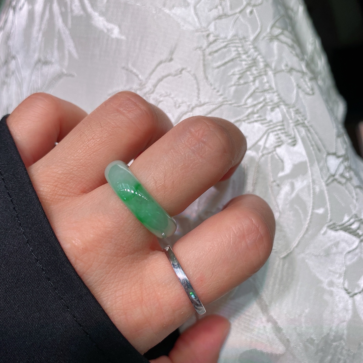 冰飘色戒圈 冰底质感，意境飘绿，清透又细腻 春夏戴超显气质，还带点清凉感～ 尺寸如图一  实物更美～ ，23.9-5.9-4.3，23.9-5.9-4.3