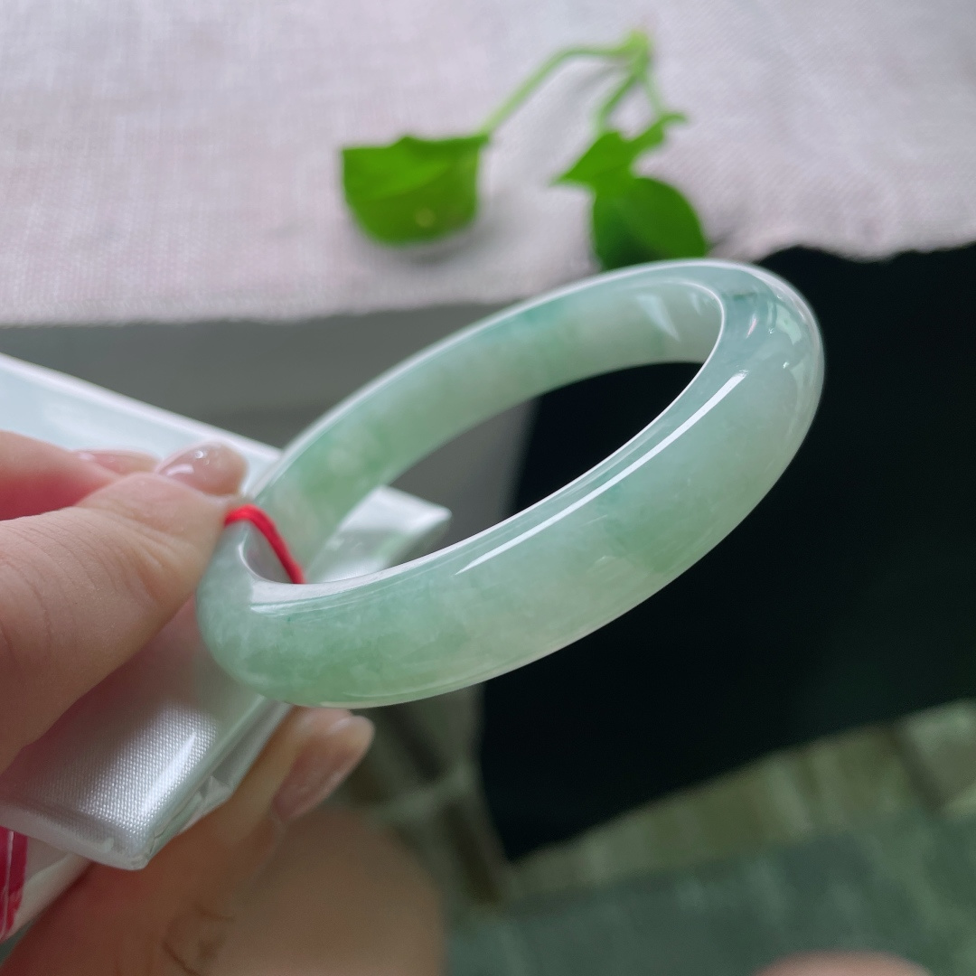 53.3/10.7/7.9，浅绿底正圈，水润，不争春色，只取一缕清风入骨。皮纹，ss52356a