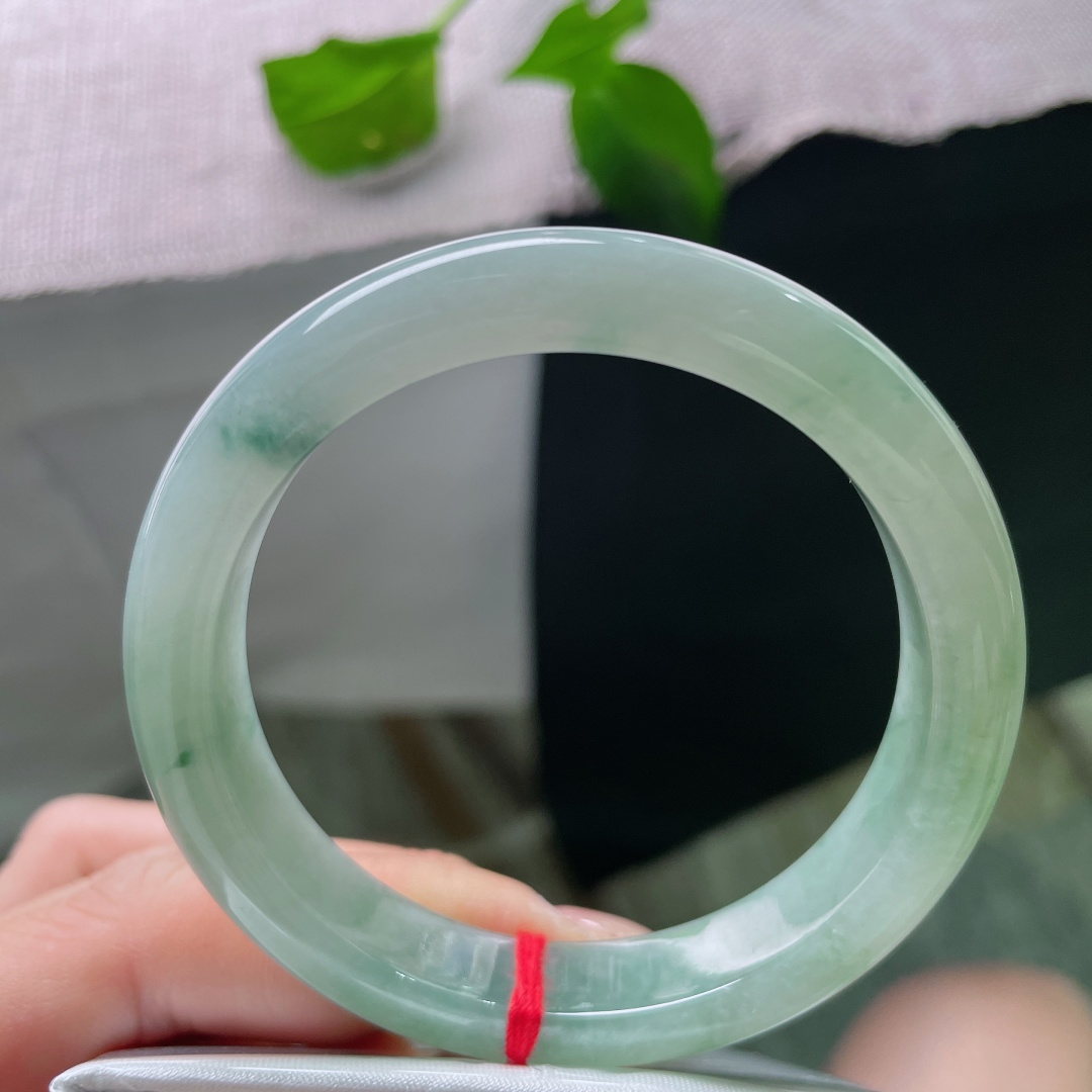 53.3/10.7/7.9，浅绿底正圈，水润，不争春色，只取一缕清风入骨。皮纹，ss52356a