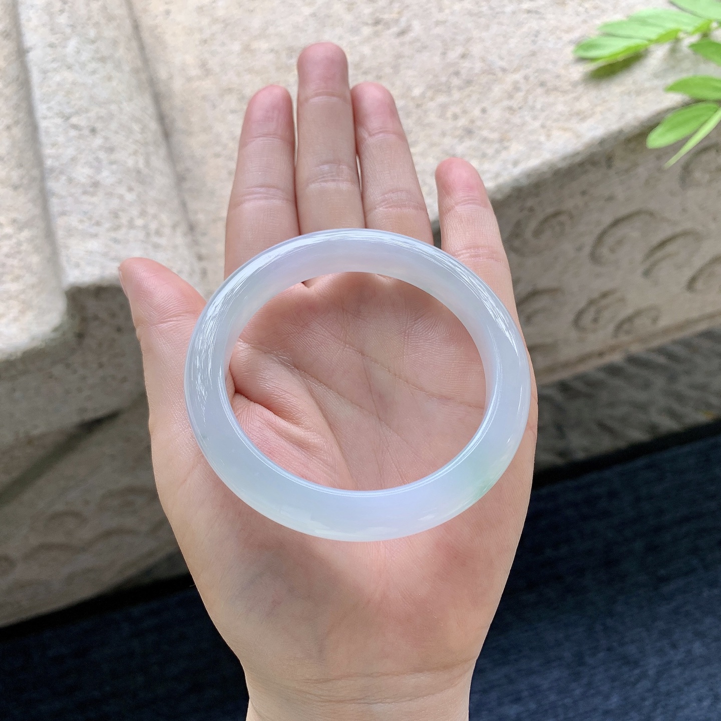 正圈54 55，圈口55/10/8.4，编码FL052469，冰糯春彩，水润，种老，打灯有纹线