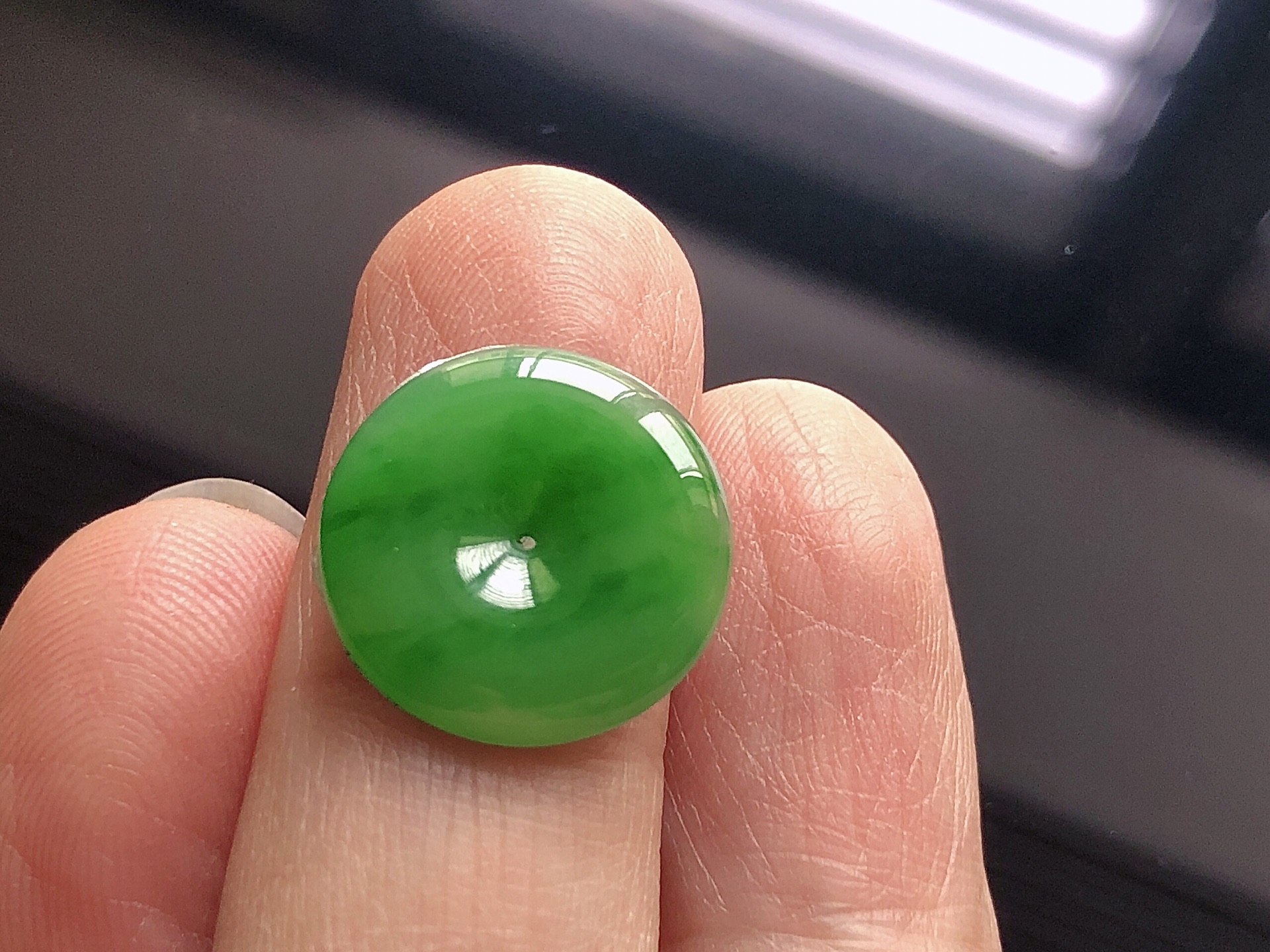 ️ 冰种阳绿怀古， 色泽艳阳，通透水润，玉质细腻，夺目迷人，镶嵌效果，品相，无裂，尺寸16.6*2