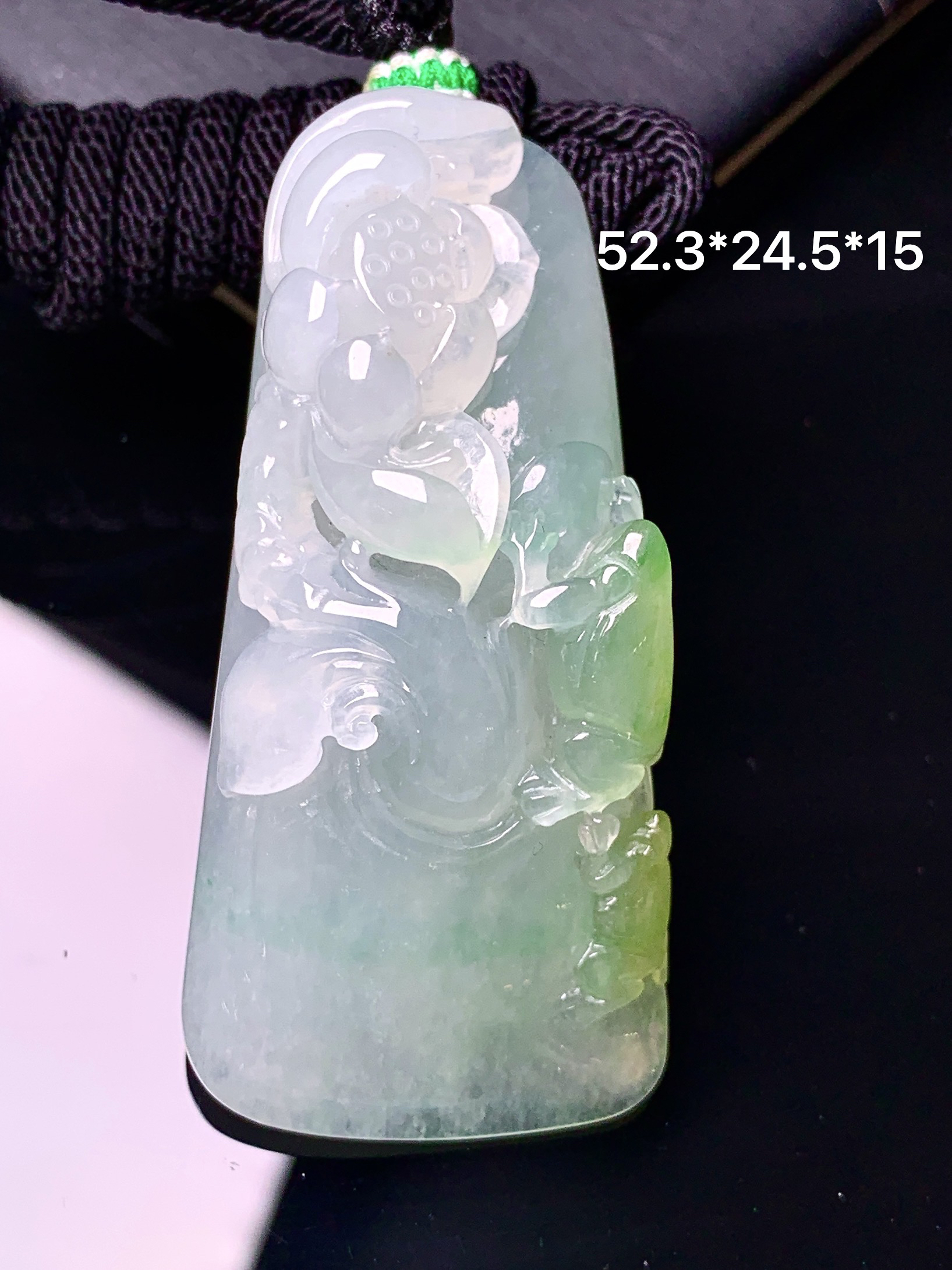 飘黄绿翡花开富贵吊坠 玉质细腻 色泽艳丽清新 水润亮眼 整体尺寸52.3*24.5*15 a5