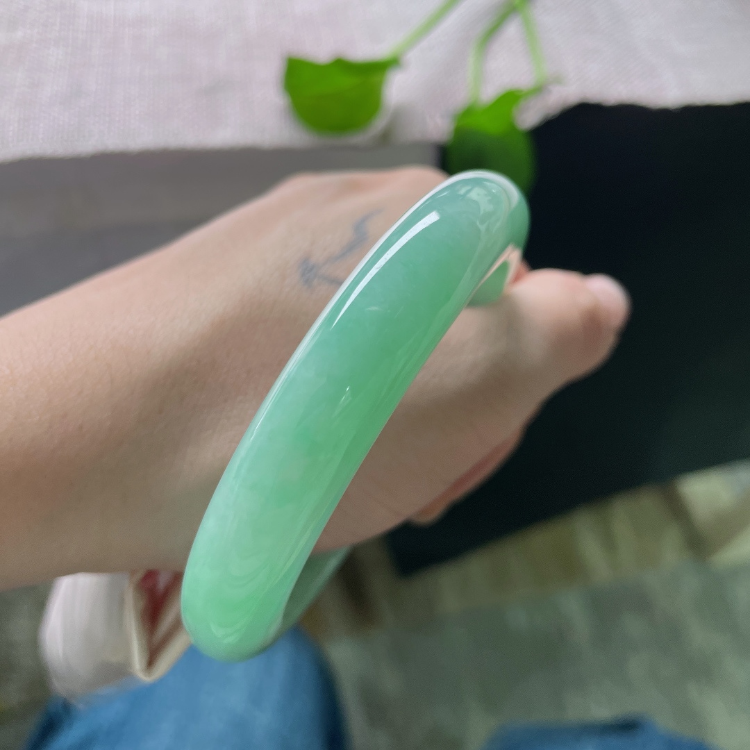 57.6/12.2/9.6，绿底正圈，颜色艳丽，底子清爽，干净，减龄，有裂，ss52474a