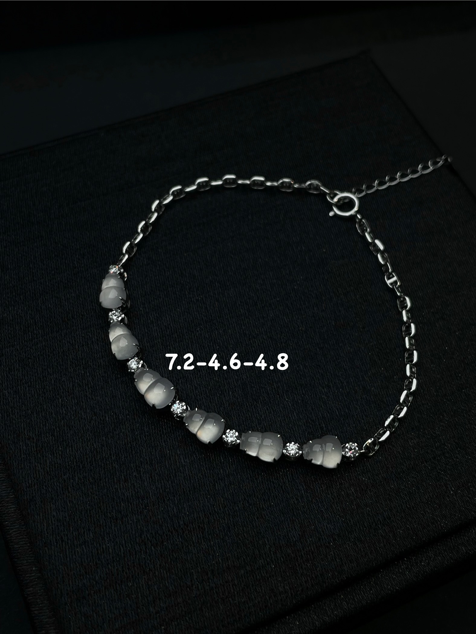 冰种葫芦手链，高冰种质地，起光的小精品，手腕上的亮点，18k金镶嵌，尺寸如图一，实物更美～，7.2