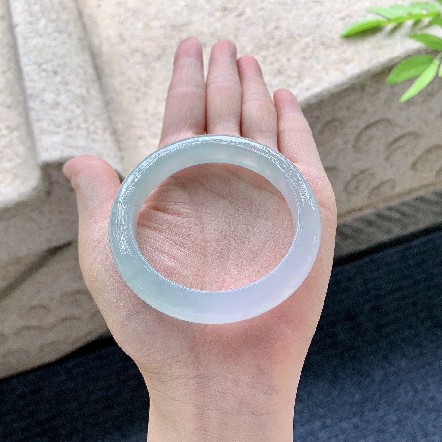 正圈52 53 圈口52.8/9.5/8.5 编码C5050953 描述糯冰淡紫，水润，种老，细腻，打灯有棉线