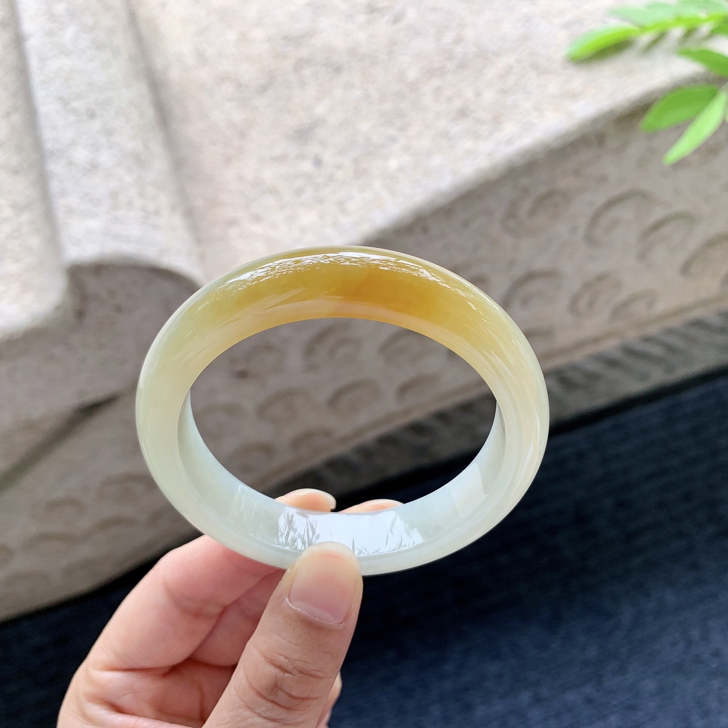 正圈53 54 圈口54.3/12/8 编码J7050956 细糯黄翡，水润，种老，细腻，打灯有棉线