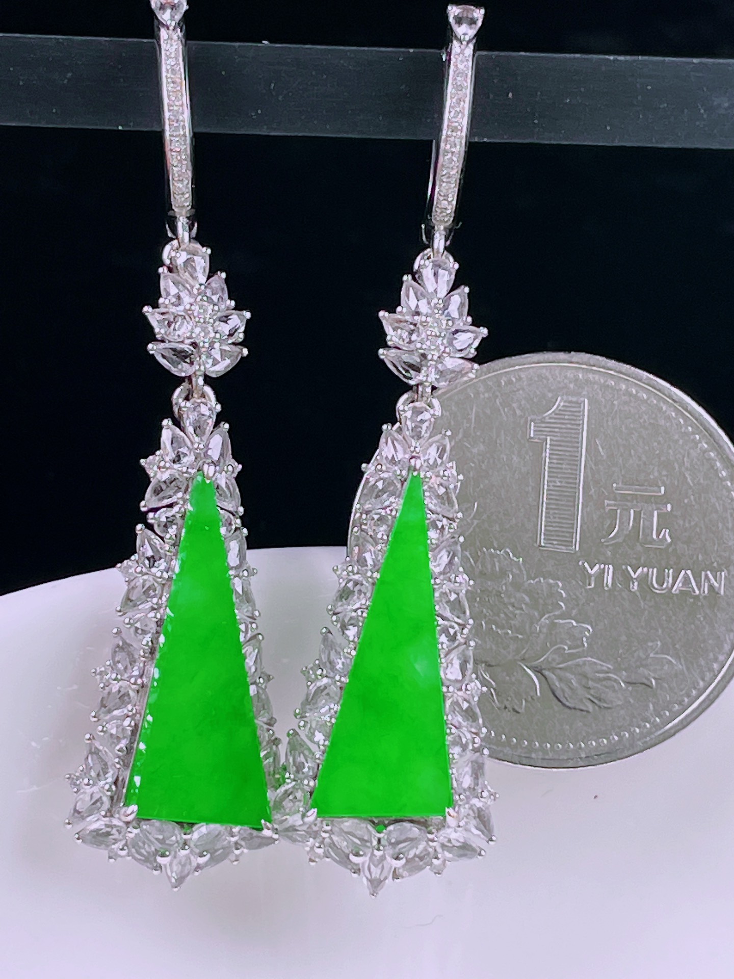 ️冰绿耳坠，老种起光，细底通透，尺寸：50.5/13.4/7.2，21/8.8mm0508