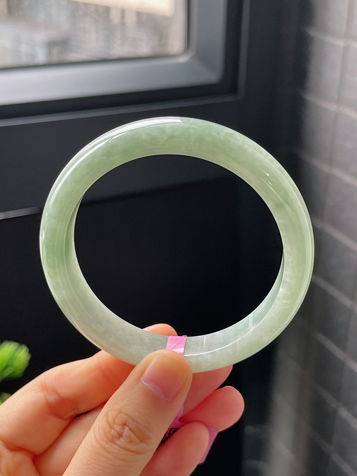 正圈57.2圈口，翡翠糯化种淡绿色手镯