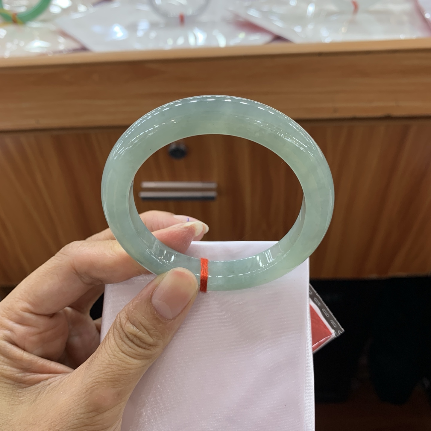 050707ZJ，冰蓝正圈翡翠手镯，54.2-10-8.9