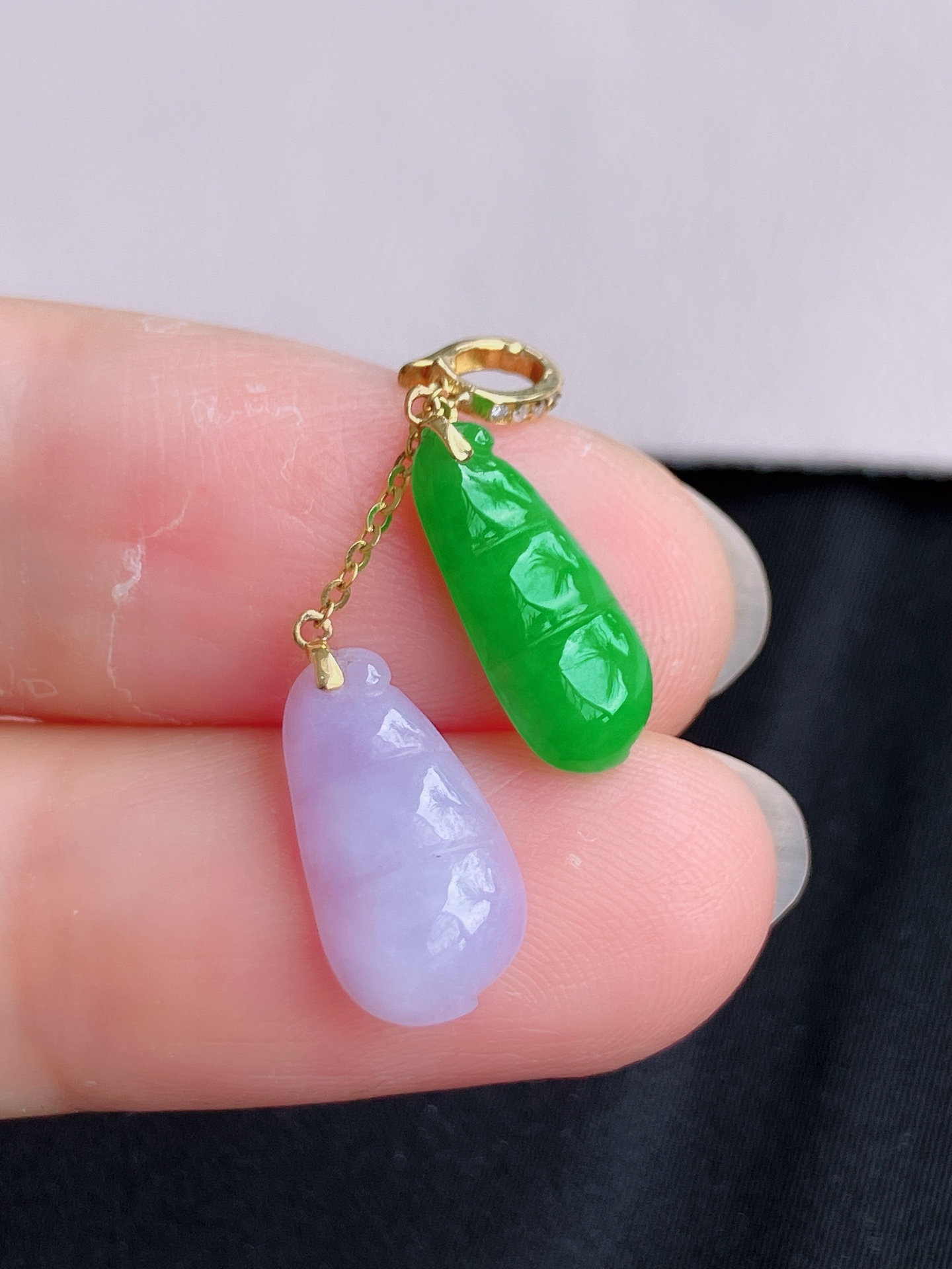 ️双彩福豆吊坠，简约时尚，尺寸33.8/13.3/7.6，自然光实拍
