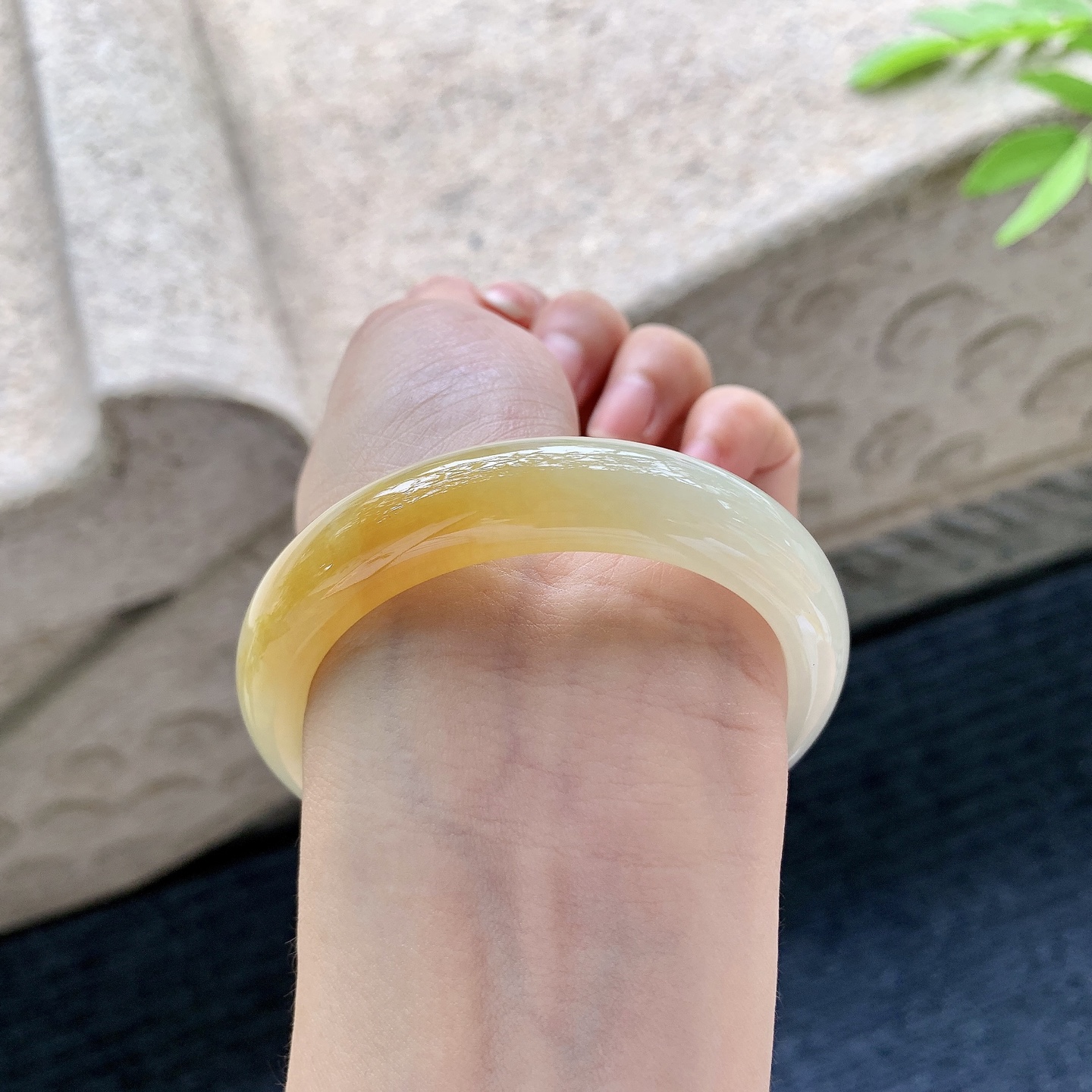 正圈53 54 圈口54.3/12/8 编码J7050956 细糯黄翡，水润，种老，细腻，打灯有棉线