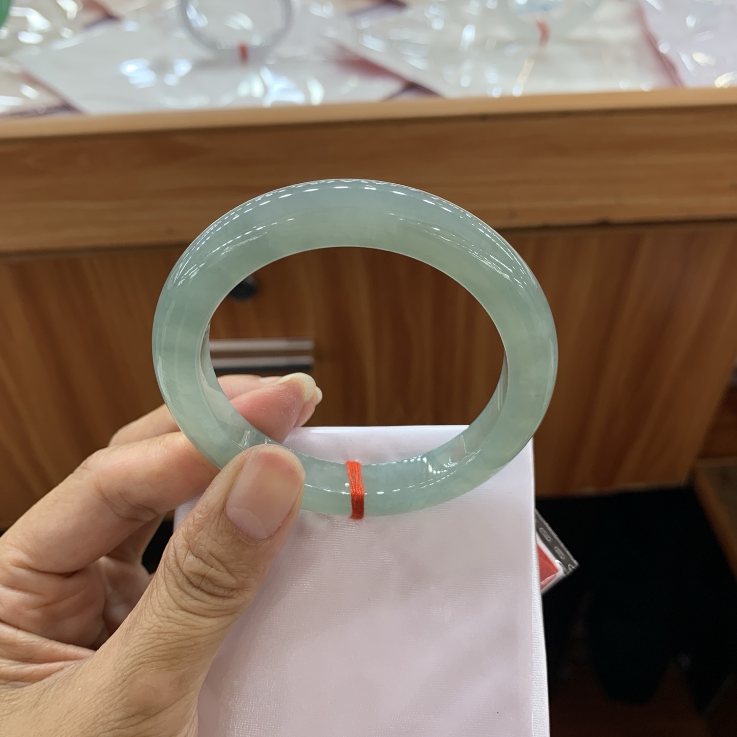 050707ZJ，冰蓝正圈翡翠手镯，54.2-10-8.9