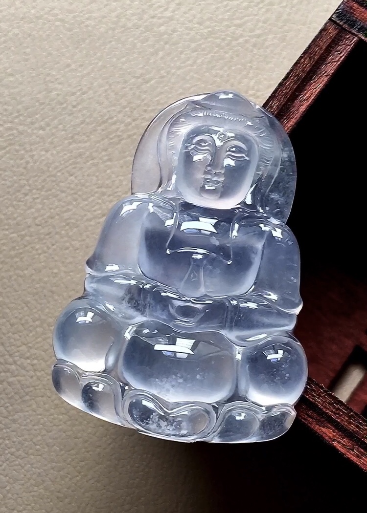 ️ 玻璃种观音 底子水润无比，种老起胶，观音妙相慈悲为怀，无裂尺寸38.5*27*6