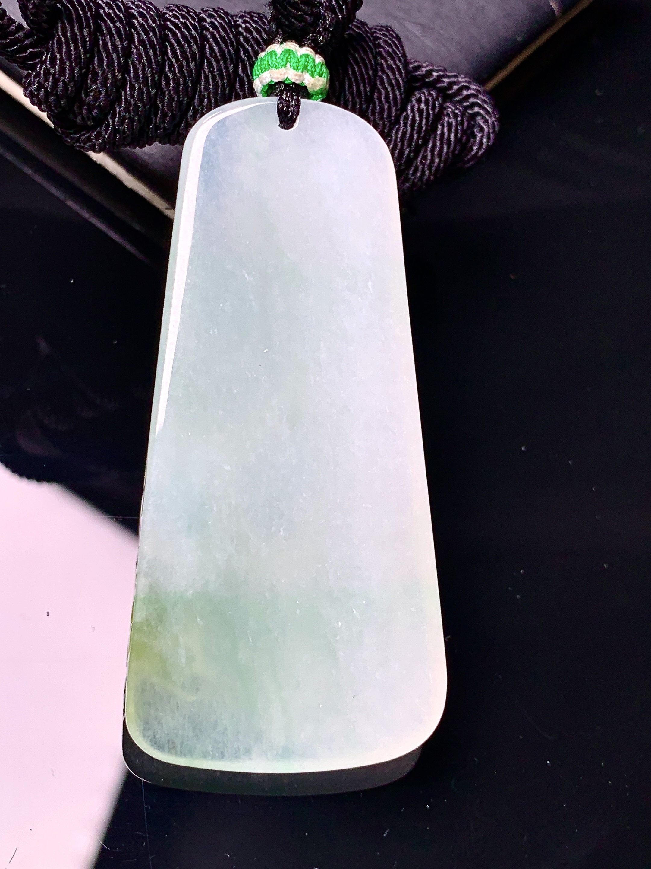 飘黄绿翡花开富贵吊坠 玉质细腻 色泽艳丽清新 水润亮眼 整体尺寸52.3*24.5*15 a5
