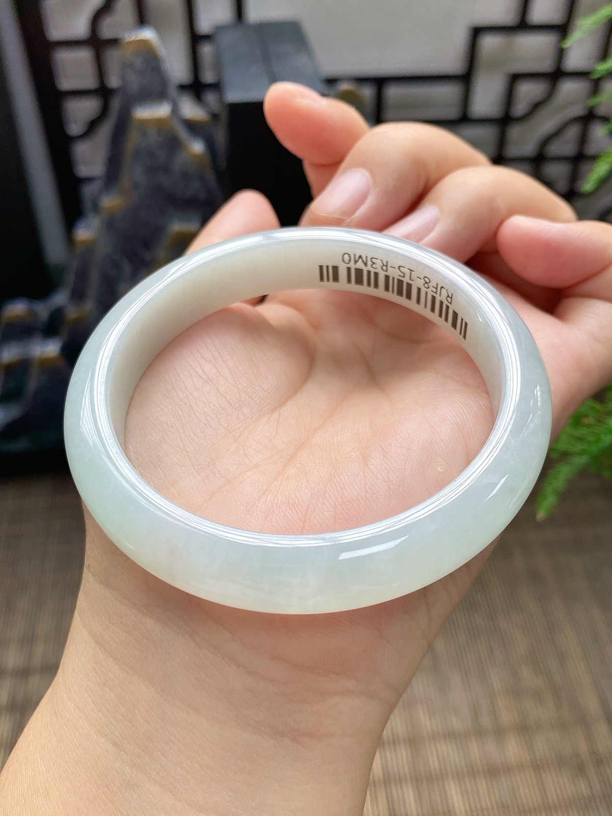 【超低价发漏】56-57可戴。冰润晴水底，像一汪春日的湖水，清透又温柔，底子细腻干净，上手自带柔光滤