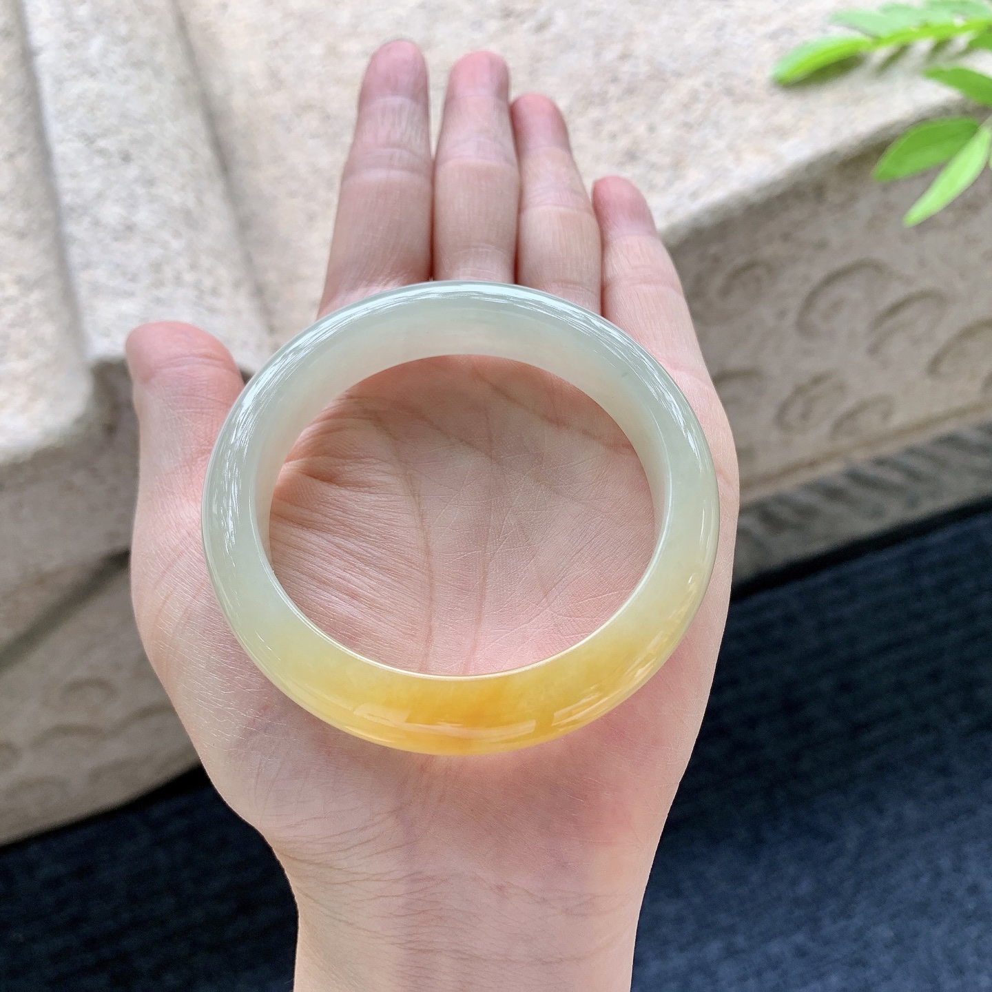 正圈53 54 圈口54.3/12/8 编码J7050956 细糯黄翡，水润，种老，细腻，打灯有棉线
