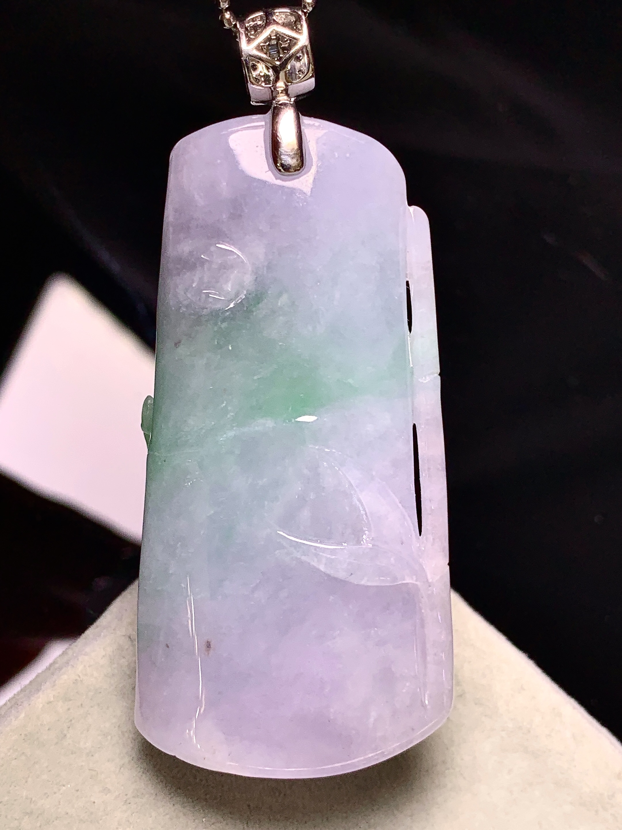 18k金钻镶嵌飘绿竹节吊坠 玉质细腻 色泽艳丽清新 水润亮眼 整体尺寸55.2*23.3*12 b1