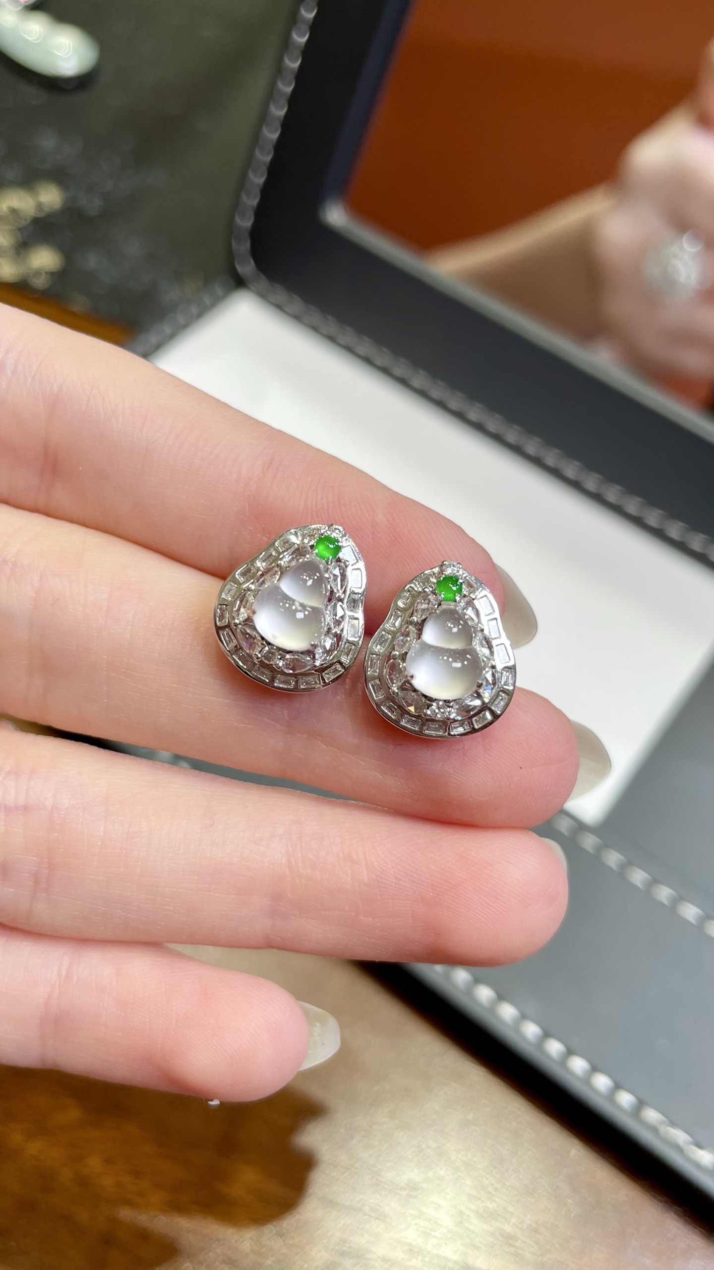 YY0070508  茅台白玻璃冰葫芦耳钉· 轻奢高品质美物 18K · 整：13.5*11.8*