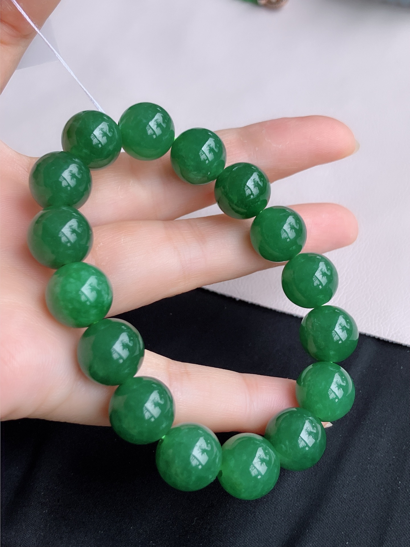 ️，油绿手串，细腻精致，尺寸12.8，自然光实拍