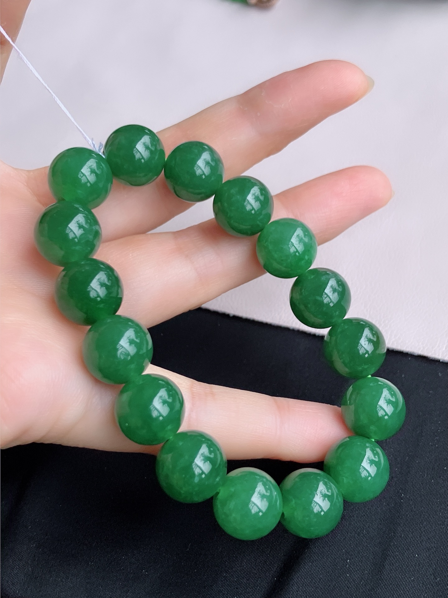 ️，油绿手串，细腻精致，尺寸12.8，自然光实拍