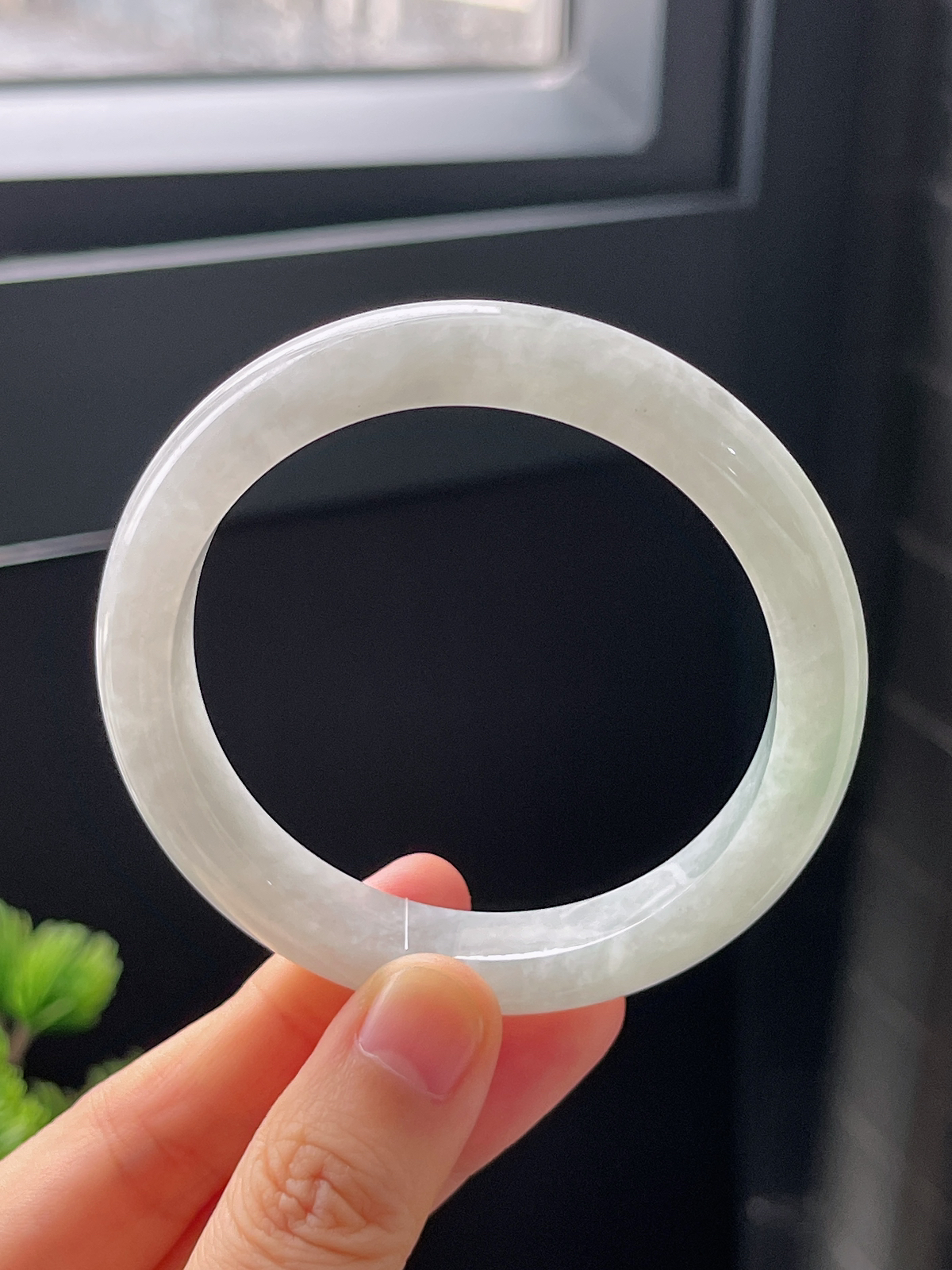 正圈55圈口，翡翠糯化种白色手镯