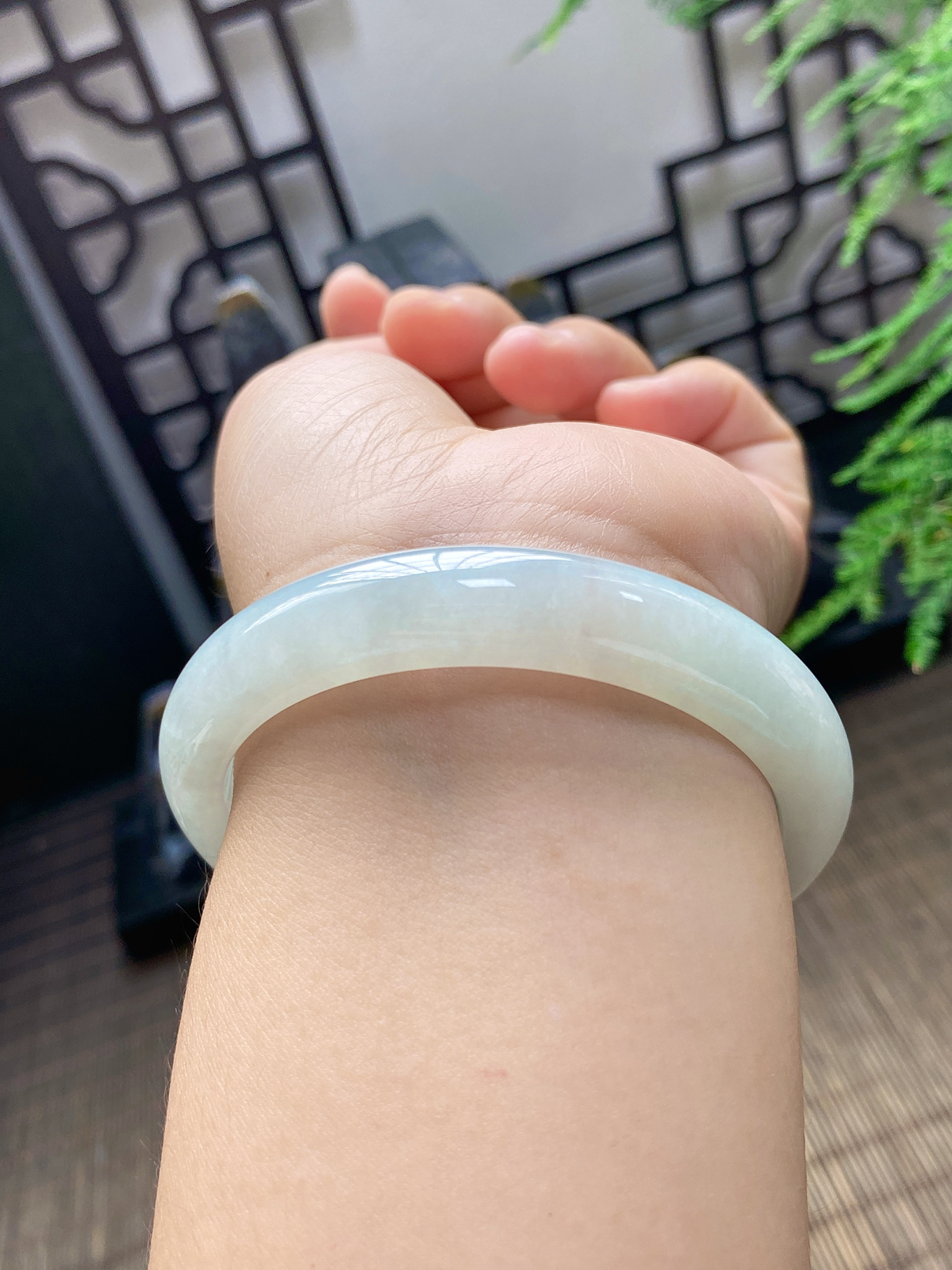 【超低价发漏】56-57可戴。冰润晴水底，像一汪春日的湖水，清透又温柔，底子细腻干净，上手自带柔光滤镜！
