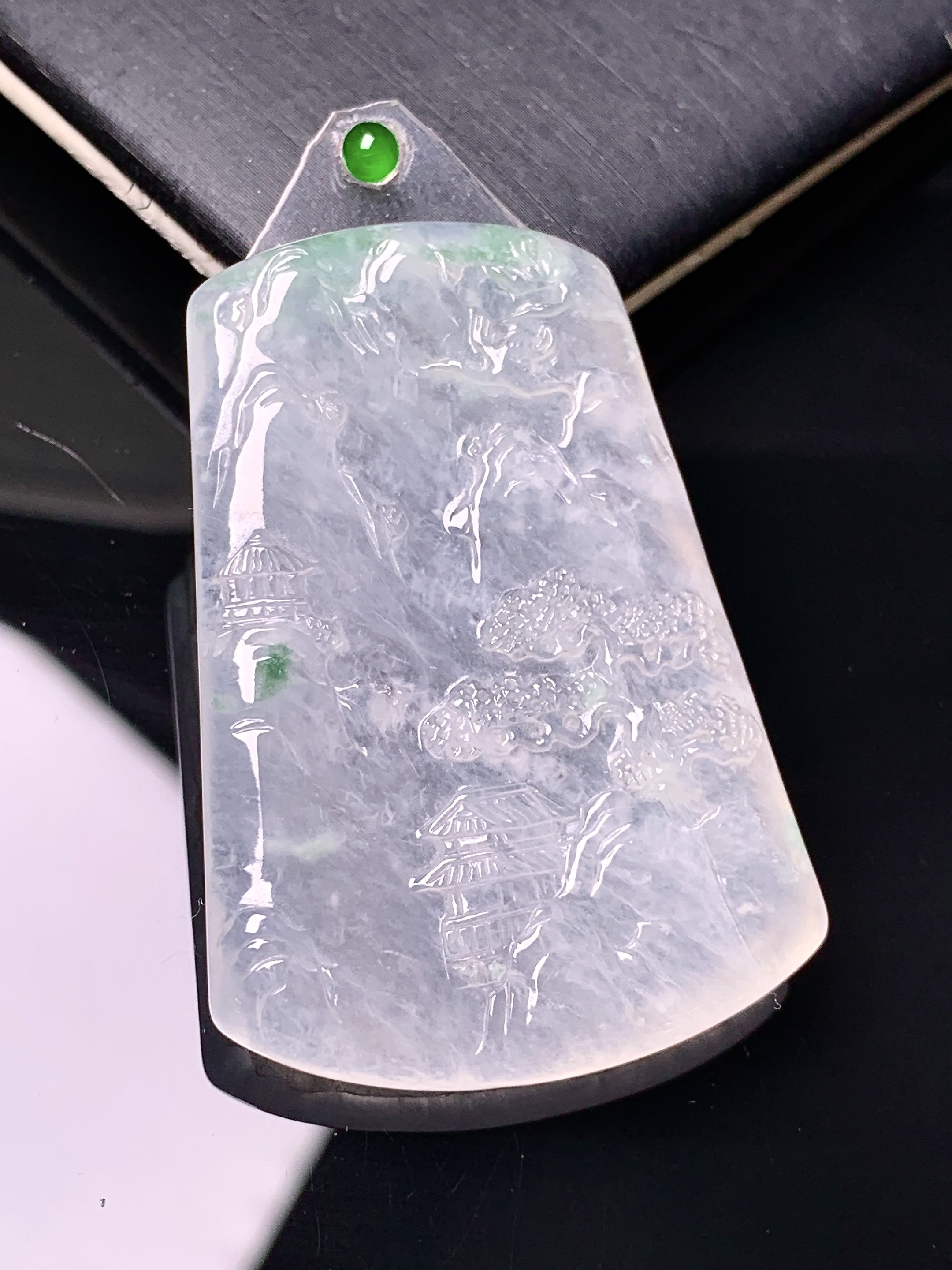 镶嵌款 冰种山水吊坠 玉质细腻 色泽艳丽清新 水润亮眼 整体尺寸43.6*30.2*3.5 2x