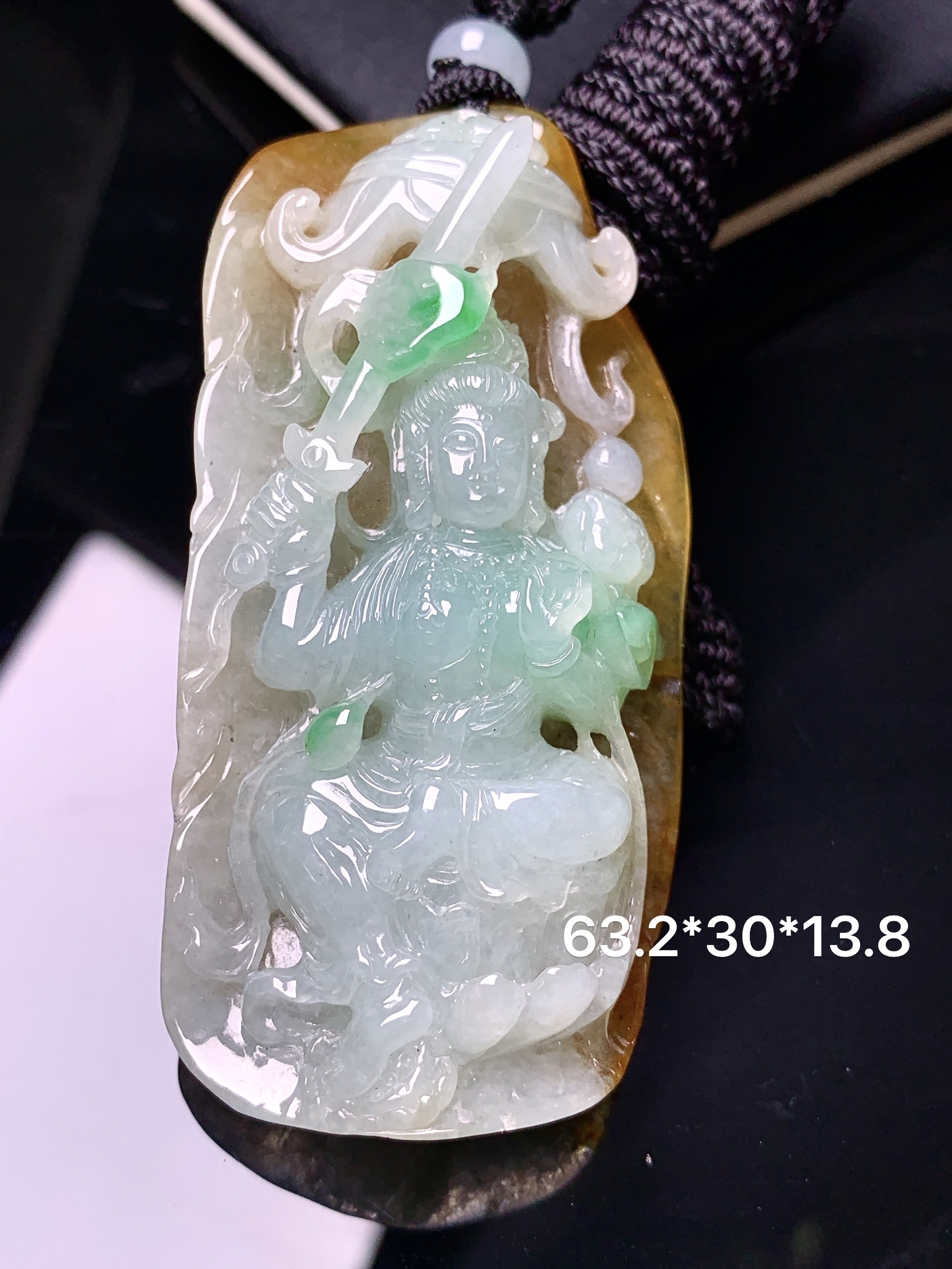 飘绿黄翡观音菩萨吊坠 玉质细腻 色泽艳丽清新 水润亮眼 整体尺寸63.2*30*13.8 w1