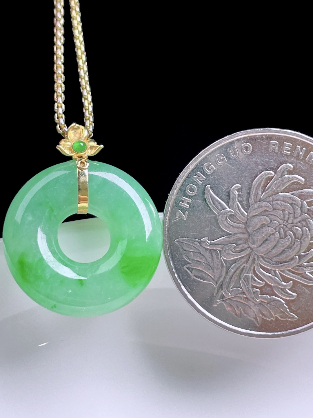 ️ 冰飘绿花甜甜圈 花色灵动，种老水润，18k金镶嵌 整体：23 裸石：18.5/5