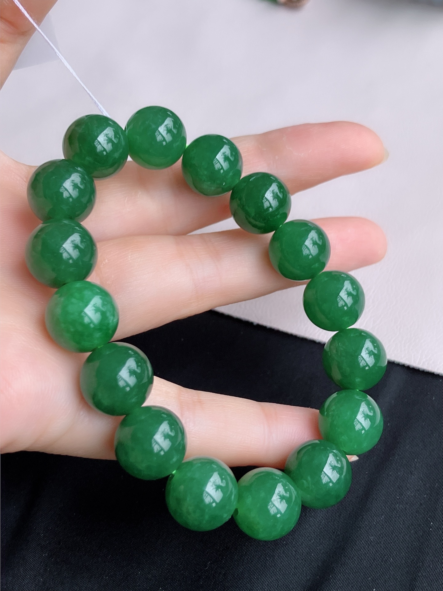 ️，油绿手串，细腻精致，尺寸12.8，自然光实拍