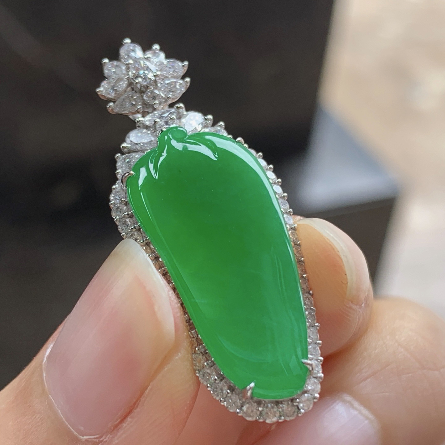 金钻镶嵌辣绿色福瓜^_^鲜艳 玉质温润