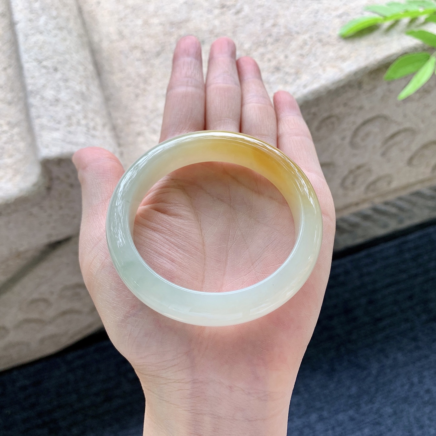 正圈53 54 圈口54.3/12/8 编码J7050956 细糯黄翡，水润，种老，细腻，打灯有棉线