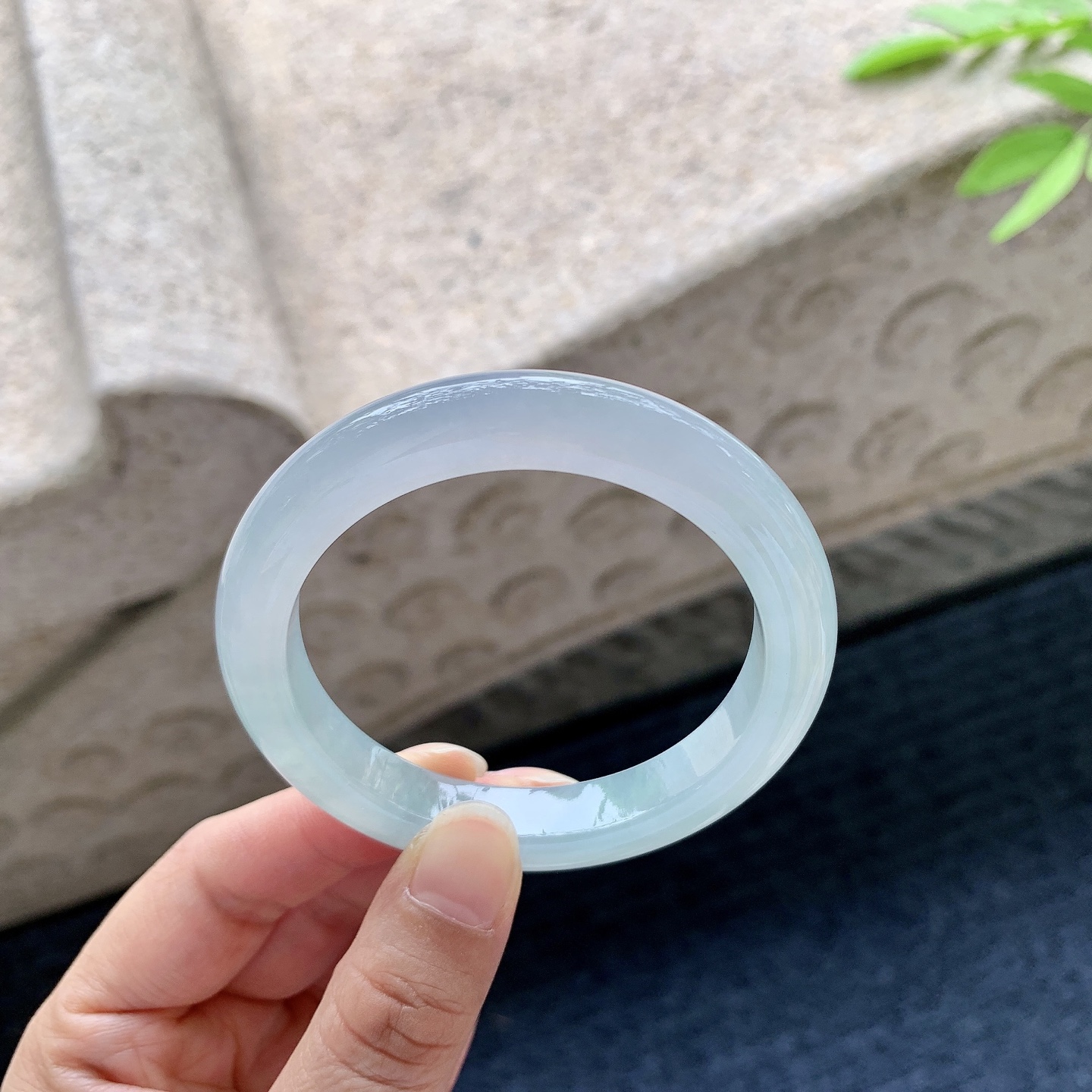 正圈52 53 圈口52.8/9.5/8.5 编码C5050953 描述糯冰淡紫，水润，种老，细腻，打灯有棉线