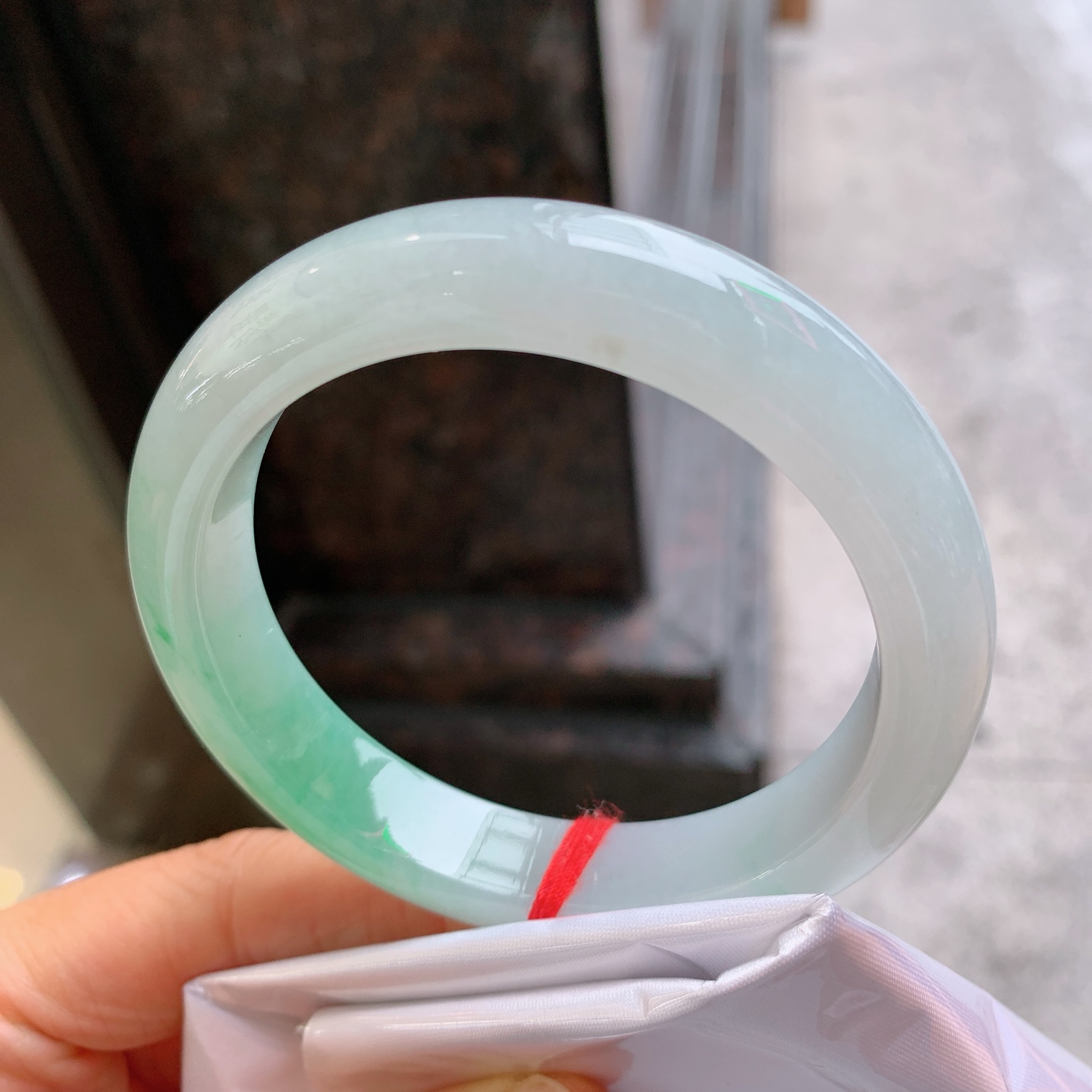 正圈飘绿，有纹，尺寸57.3/12.5/9，版型好