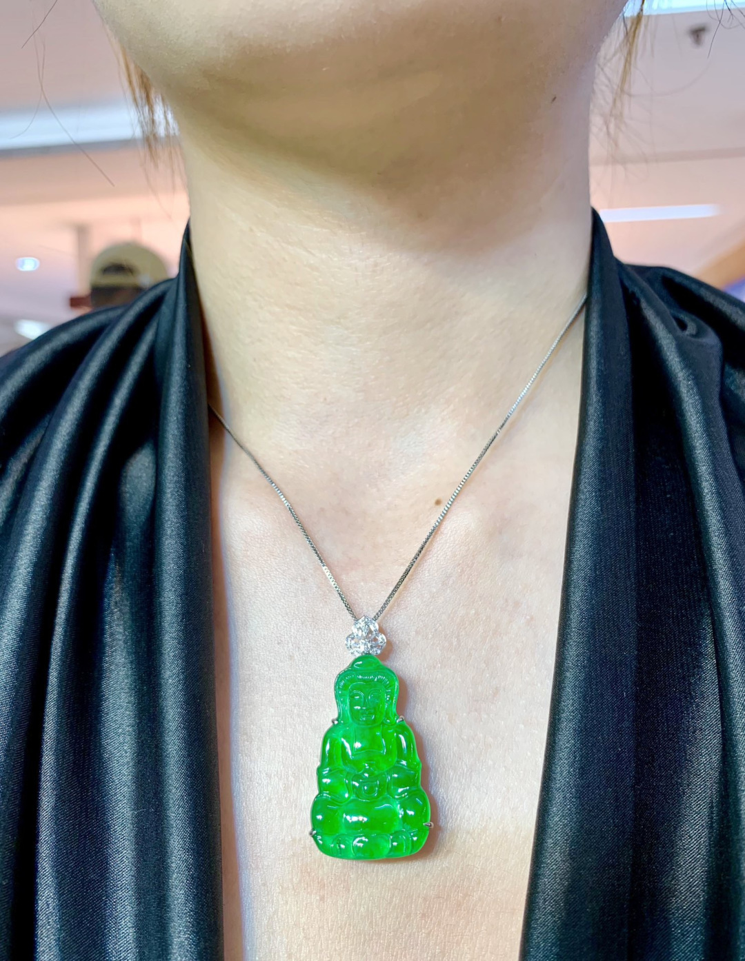 ️款式时尚精美，18K真金南非真钻石镶嵌，天然翡翠Ａ货，口头不预留，41.4-21.2-7.4