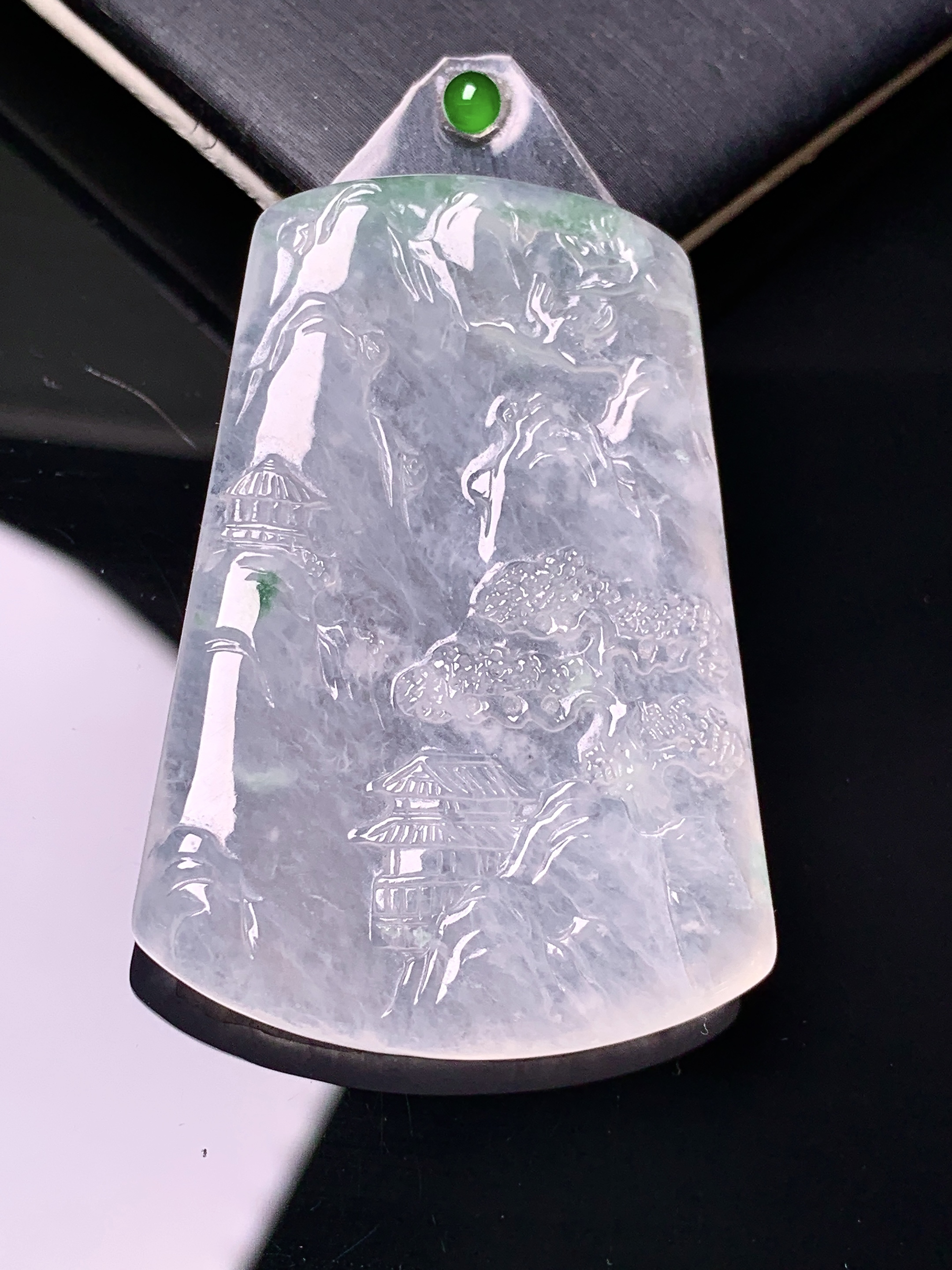 镶嵌款 冰种山水吊坠 玉质细腻 色泽艳丽清新 水润亮眼 整体尺寸43.6*30.2*3.5 2x