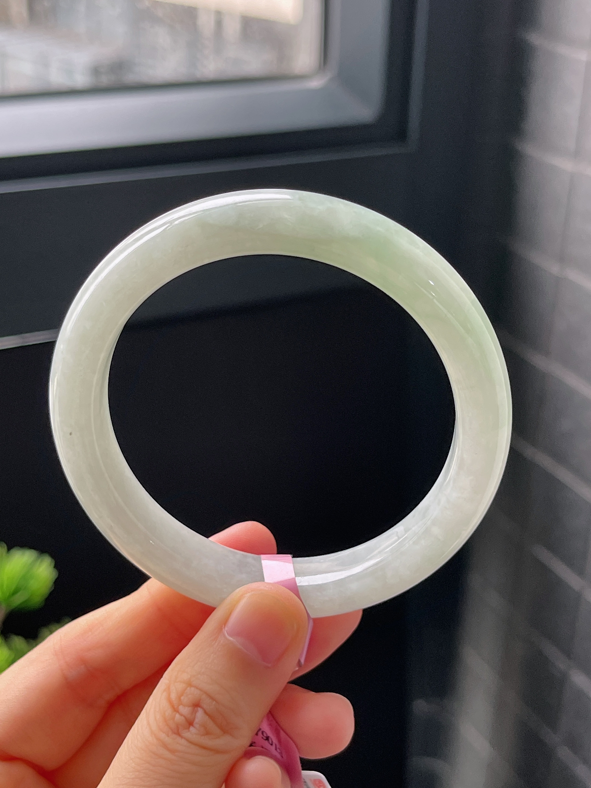 正圈57圈口，翡翠糯化种淡绿色手镯