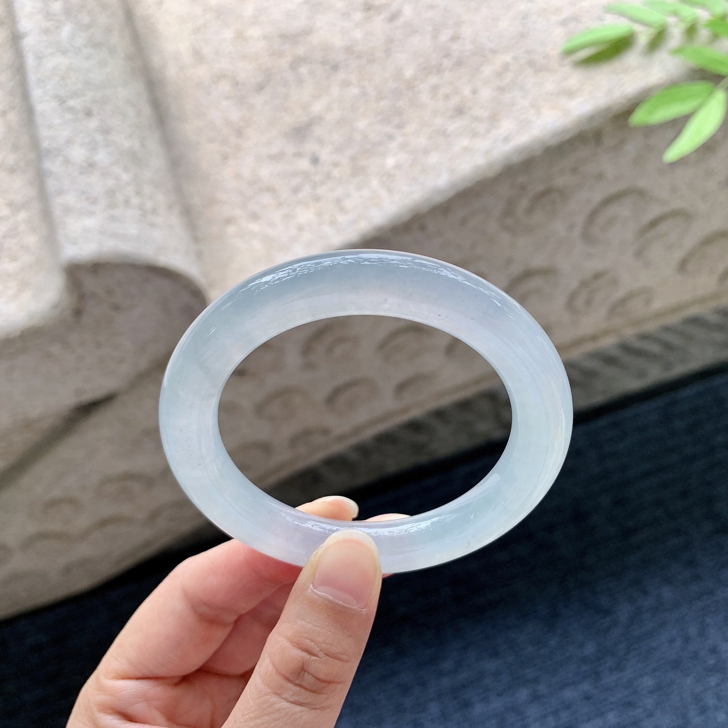 圆条52 53 圈口53/9.8/10.2 编码C5050950 冰糯底色，清透，水润，种老，细腻，打灯有棉线