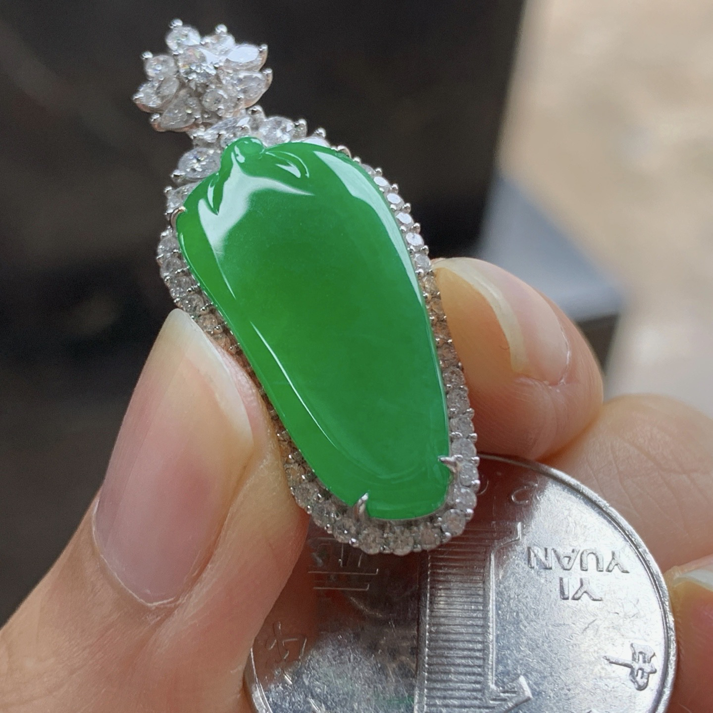 金钻镶嵌辣绿色福瓜^_^鲜艳 玉质温润