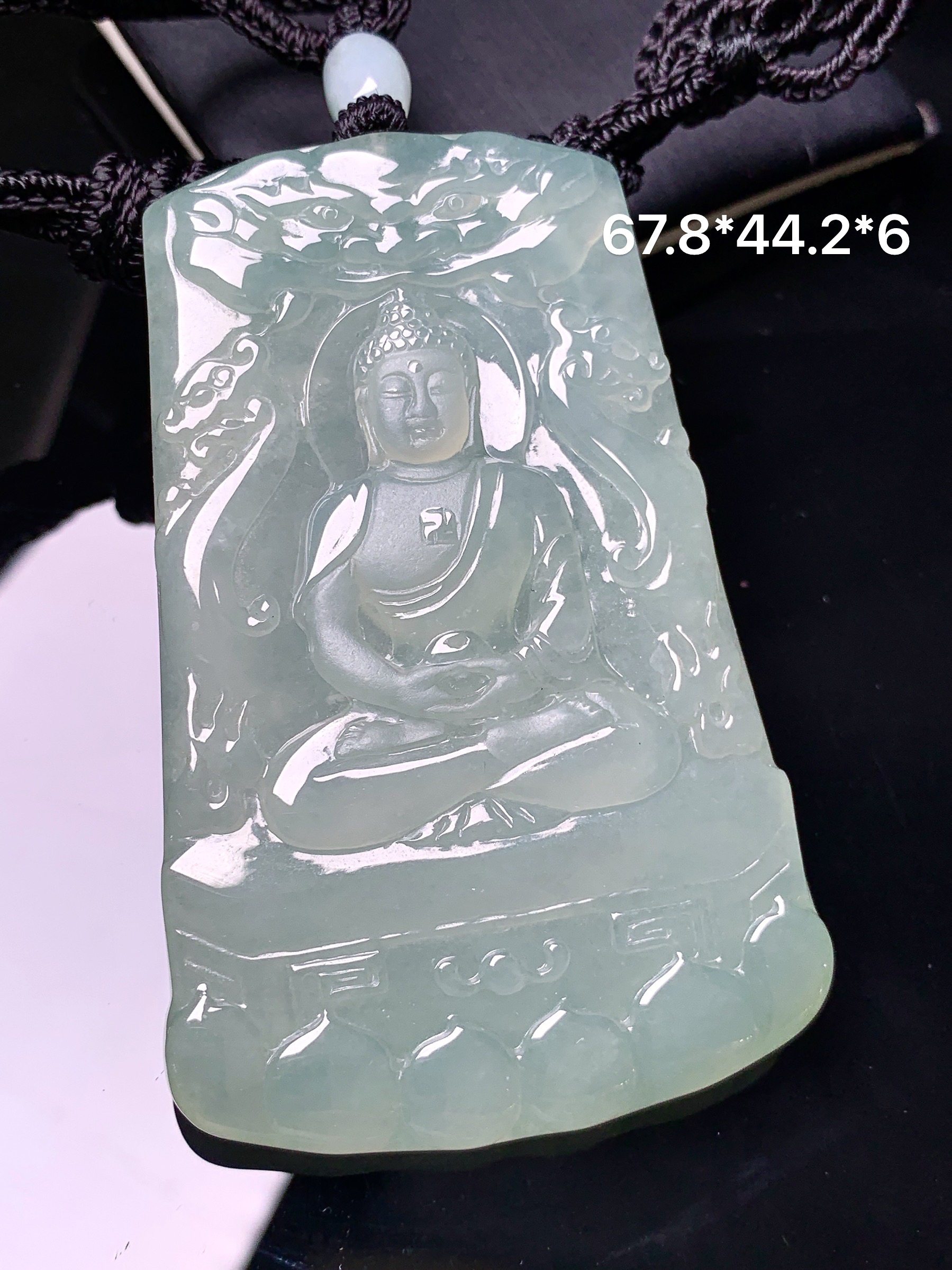 冰种大日如来佛祖吊坠 玉质细腻 色泽艳丽清新 水润亮眼 整体尺寸67.8*44.2*6 L1