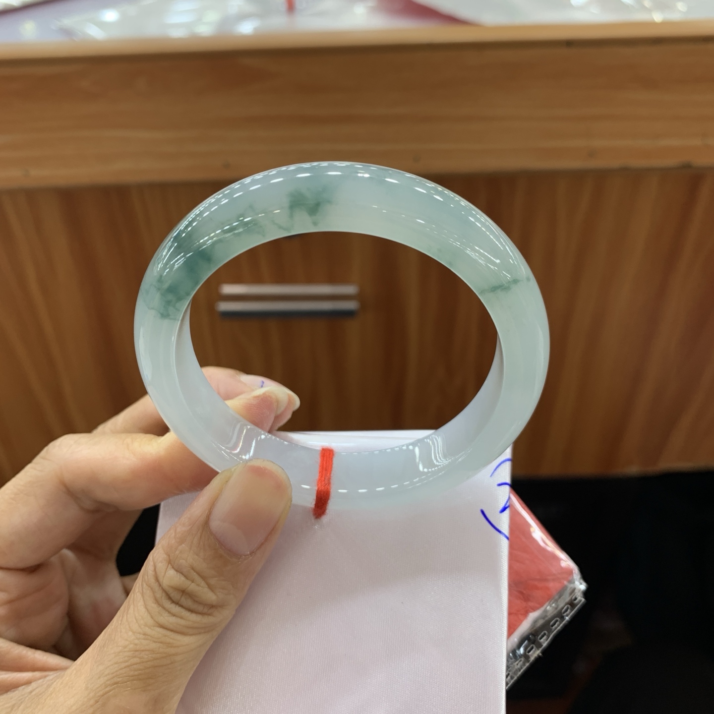 050737H，冰飘花正圈翡翠手镯，55.2/12.4/8