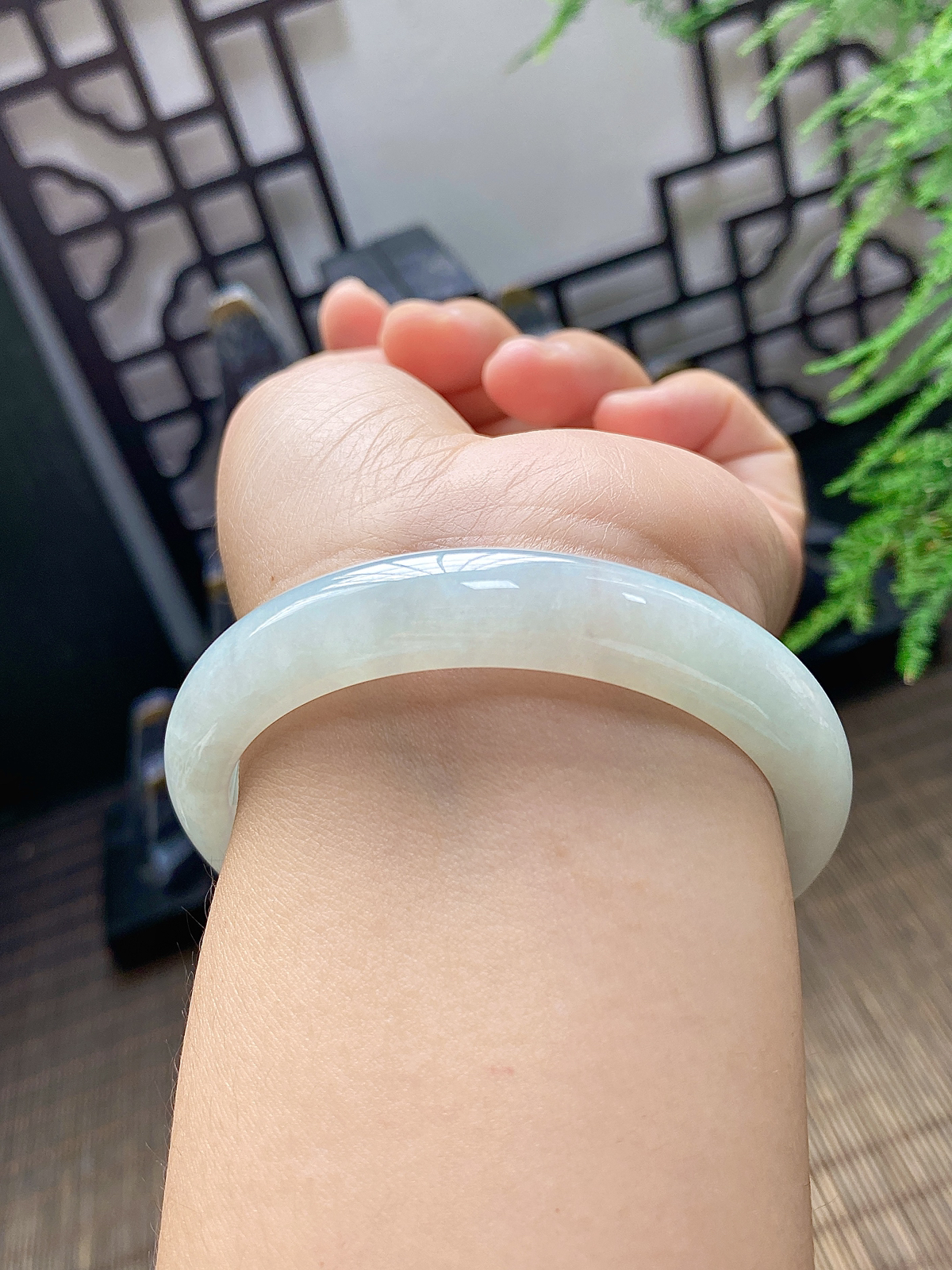 【超低价发漏】56-57可戴。冰润晴水底，像一汪春日的湖水，清透又温柔，底子细腻干净，上手自带柔光滤镜！