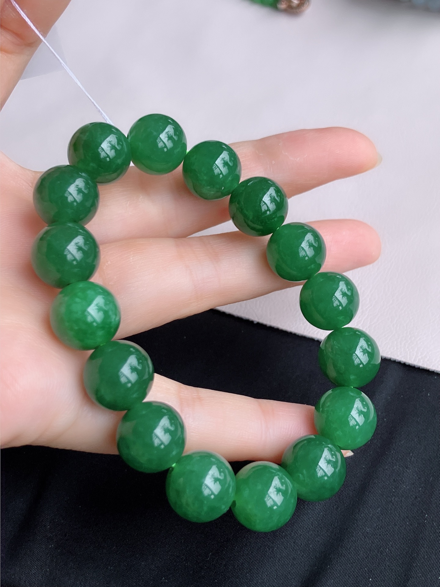 ️，油绿手串，细腻精致，尺寸12.8，自然光实拍