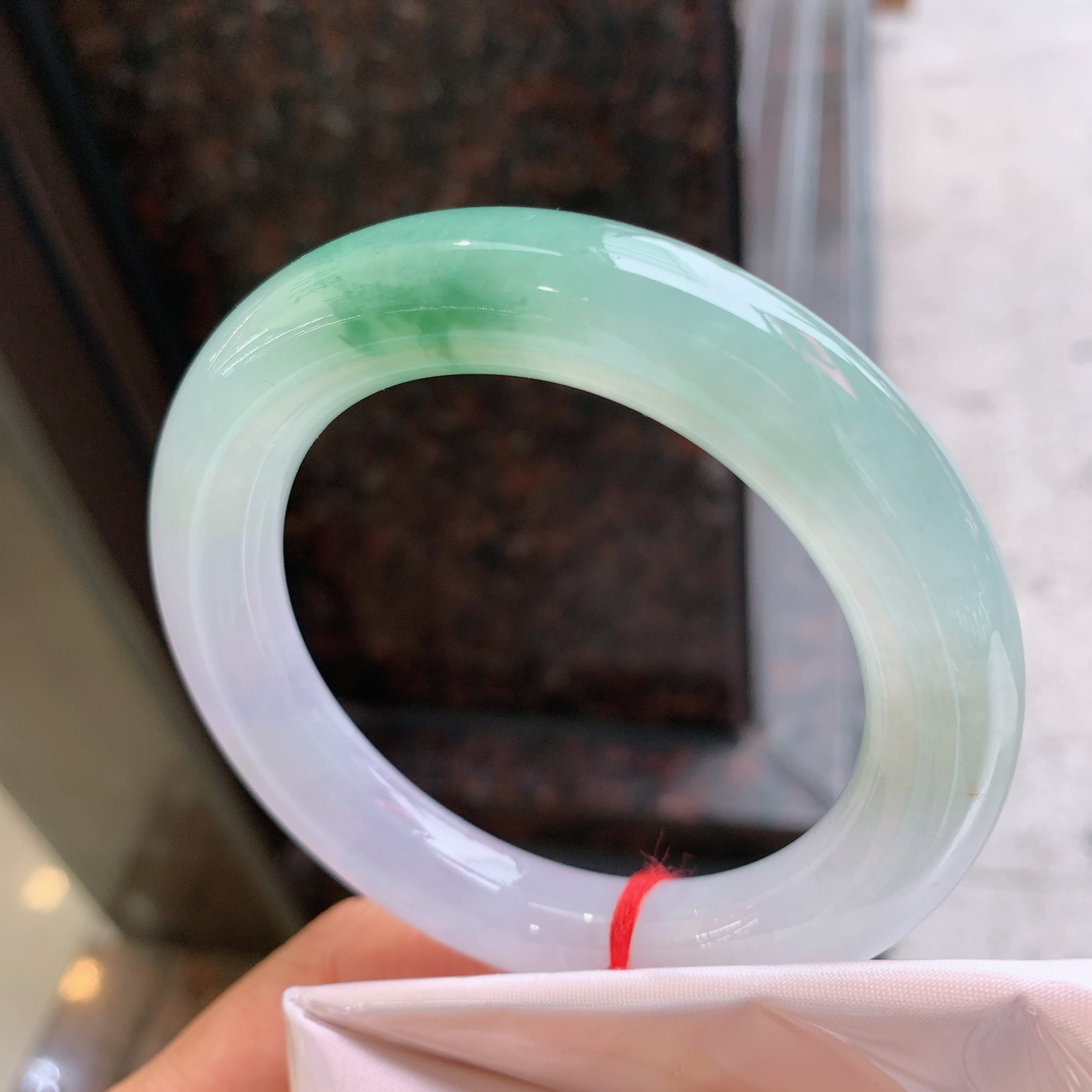圆条冰飘绿，无裂，尺寸：54.5/11.6/11.7，冰润